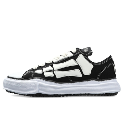MMY Low-Top Sneaker