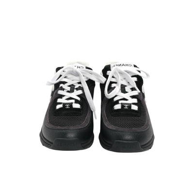 Runner Black White